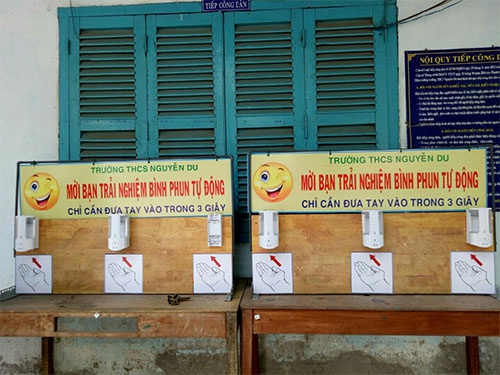 Học sinh THCS, THPT cả nước trở lại trường sau kỳ nghỉ dài-2