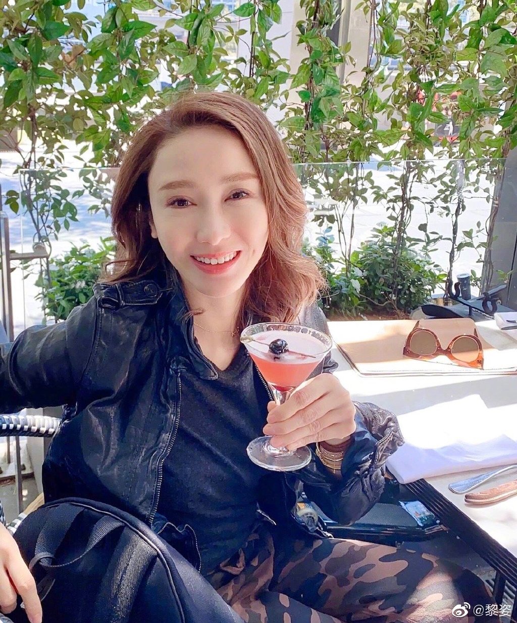 48 tuổi và đã 3 lần sinh nở nhưng Lê Tư vẫn giữ được nhan sắc trẻ trung đến thế này-7