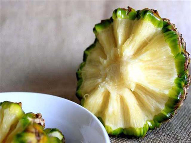 Cư dân mạng chỉ cách ăn dứa không cần gọt vỏ: thì ra có cách ăn thú vị này mà rất nhiều người chưa biết-2