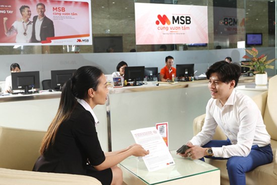 Nới lỏng giãn cách xã hội, ngân hàng chung tay ‘giảm đau kinh tế’