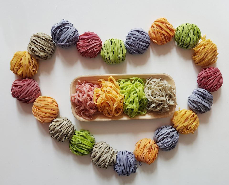 Hàng lạ: Ăn phở dưa hấu, làm đẹp đắp mặt nạ bột mỳ-1