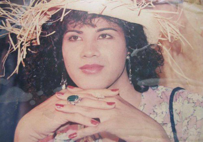 Quyền Linh mượn váy, túi xách của vợ hóa trang thành đàn bà gây cười-4