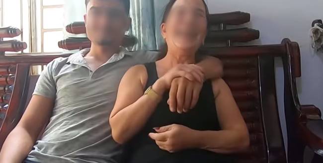 Cô dâu 65 tuổi có 5 con kết hôn cùng thanh niên ngoại quốc mới 24 tuổi: Tỏ tình thất bại, chàng trai dọa tự vẫn và miệt mài theo đuổi đến cùng-3