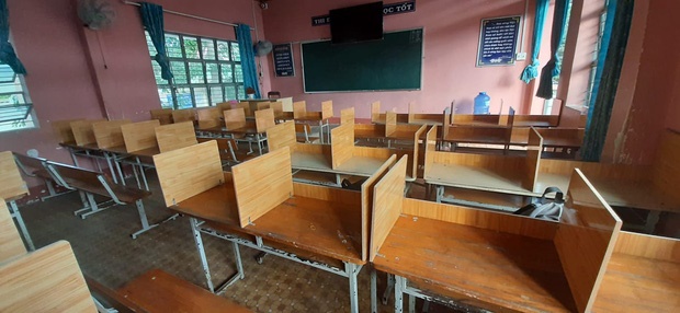 Loạt sáng kiến vách ngăn chống dịch của các trường: Vừa an toàn vừa không cho học trò quay cóp kiểm tra-1