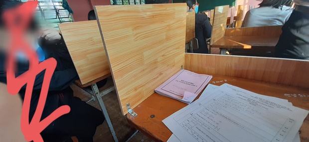 Loạt sáng kiến vách ngăn chống dịch của các trường: Vừa an toàn vừa không cho học trò quay cóp kiểm tra-2