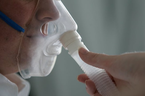 Thiếu oxy vẫn nói cười - thêm triệu chứng bí ẩn ở bệnh nhân Covid-19-1