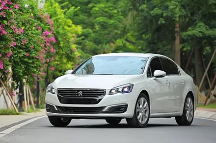 Ô tô màu trắng tiết kiệm nhiên liệu và bền màu hơn?