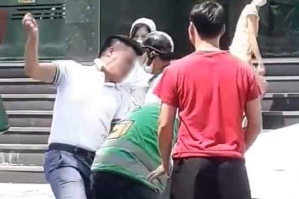 Người đàn ông tấn công nữ phóng viên đang dẫn trực tiếp-1