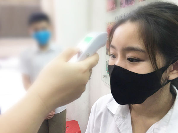 THPT Hồng Hà giãn cách nghiêm túc ngày đầu học trở lại sau nghỉ dịch-1