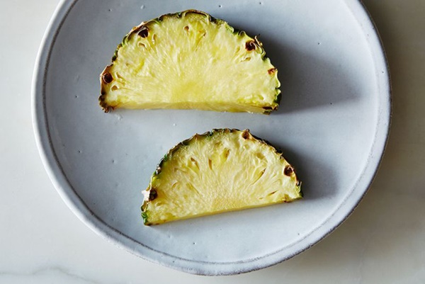 Mẹo gọt dứa cực đơn giản,&nbsp;để tủ lạnh 3 ngày vẫn tươi như mới hái-3