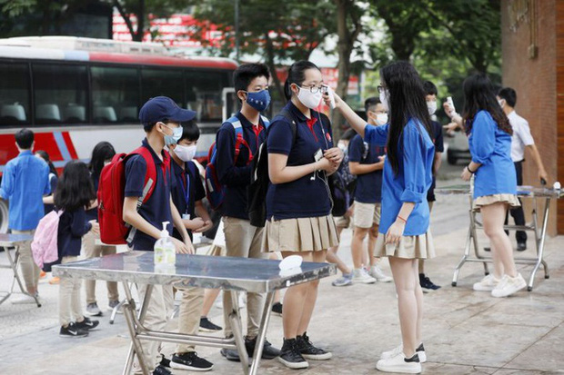 Truyền thông quốc tế rầm rộ đưa tin học sinh, sinh viên Việt Nam trở lại trường sau kỳ nghỉ dài lịch sử-2