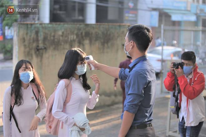Truyền thông quốc tế rầm rộ đưa tin học sinh, sinh viên Việt Nam trở lại trường sau kỳ nghỉ dài lịch sử-3