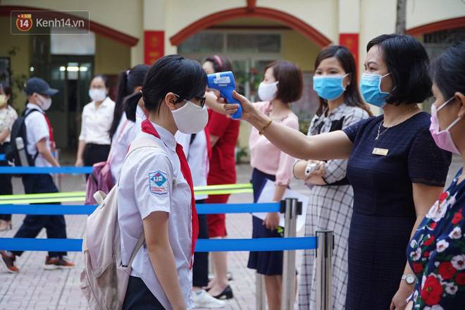 Truyền thông quốc tế rầm rộ đưa tin học sinh, sinh viên Việt Nam trở lại trường sau kỳ nghỉ dài lịch sử-4