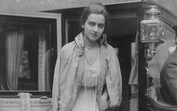 Hành trình tiến thân của người phụ nữ có 1-0-2: Gái lầu xanh trở thành công chúa, dám uy hiếp hoàng gia Anh để thoát tội sát nhân-1