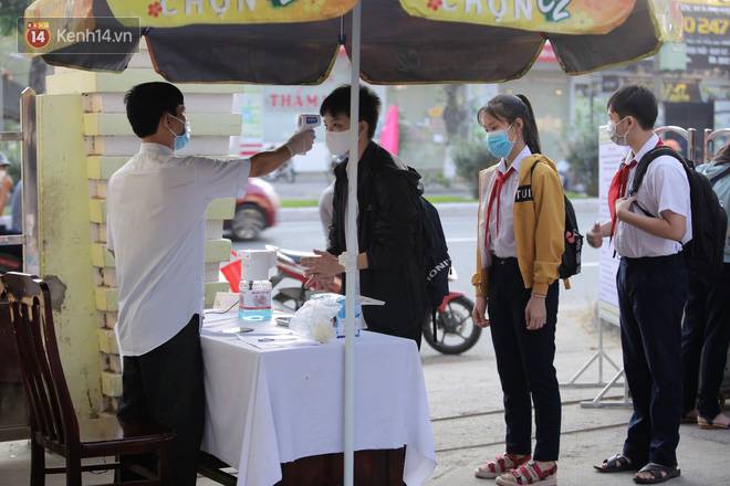 Truyền thông quốc tế rầm rộ đưa tin học sinh, sinh viên Việt Nam trở lại trường sau kỳ nghỉ dài lịch sử-7