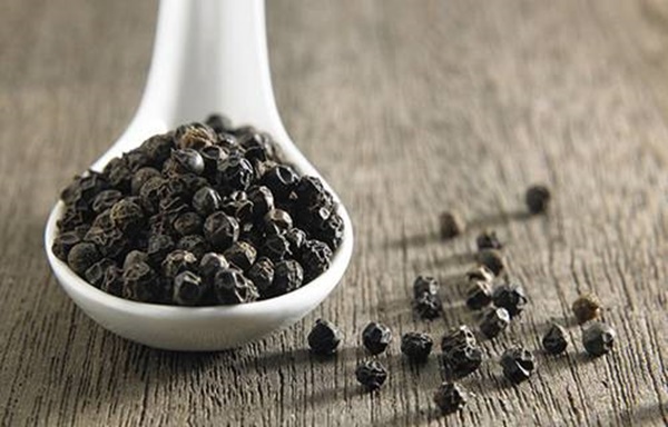 This is why many people sprinkle black pepper around the house, everyone wants to try-1