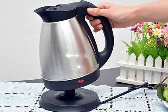 Dùng ấm siêu tốc cần bỏ ngay 6 sai lầm này, vừa khiến tiền điện tăng vọt vừa nguy hiểm