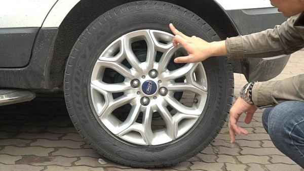 Những bộ phận trên ô tô hay gặp trục trặc vào mùa hè-3