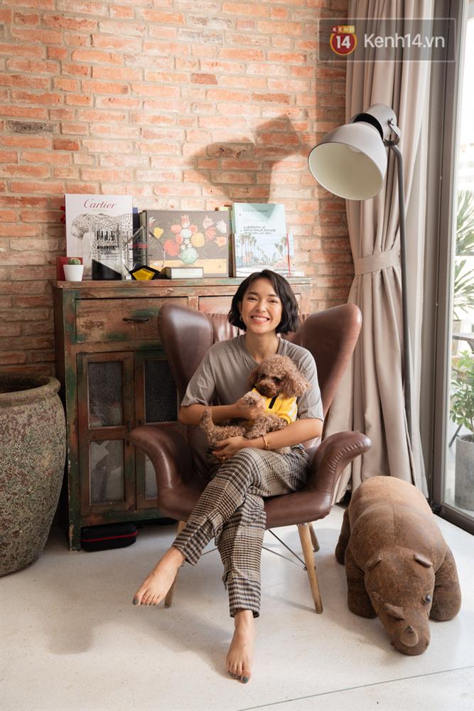 Căn hộ Châu Bùi tậu năm 22 tuổi: Nằm giữa khu trung tâm đắt đỏ, ban công siêu rộng và nội thất chỉ 200 triệu nhưng nhìn phát mê luôn-1