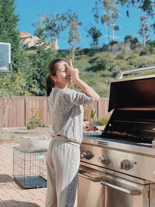 Theo gia đình sang Mỹ định cư, Diệu Hương khoe không gian nhà ngập cây cối-1