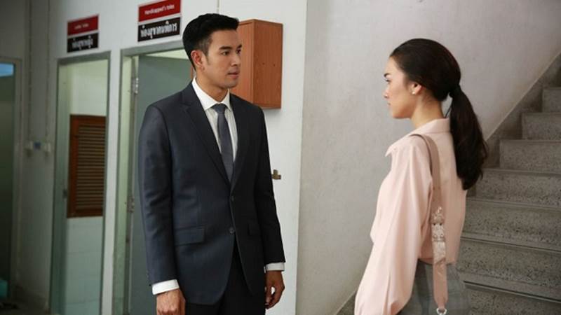 Chồng đi họp lớp đăng ảnh ôm tình cũ lên facebook, vợ không ghen còn thả tim khen đẹp nhưng động thái phía sau của cô mới khiến anh tái mặt sợ-2