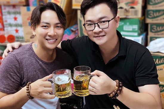 Hoài Lâm xuất hiện sau thời gian về quê dưỡng bệnh: Béo lên trông thấy, nhìn qua đã thấy khác lạ hơn hẳn