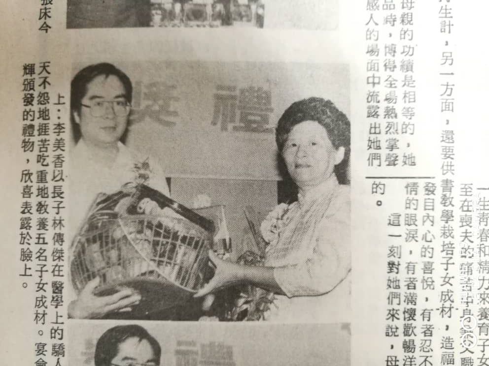 Bà mẹ bị chê cười vì đã nghèo còn đẻ như máy nhưng khi 9 người con trưởng thành, ai nấy đều xuýt xoa ghen tị-4