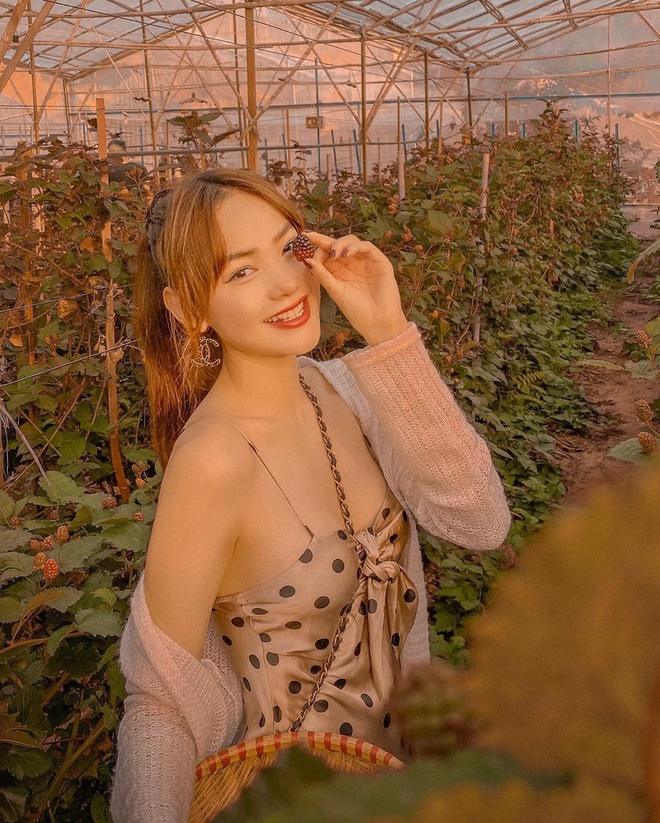 Lan Ngọc diện váy trắng bó sát, Bảo Thy khoe dáng với đồ bơi Gucci-5