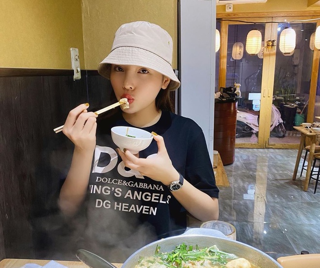 Lan Ngọc diện váy trắng bó sát, Bảo Thy khoe dáng với đồ bơi Gucci-9