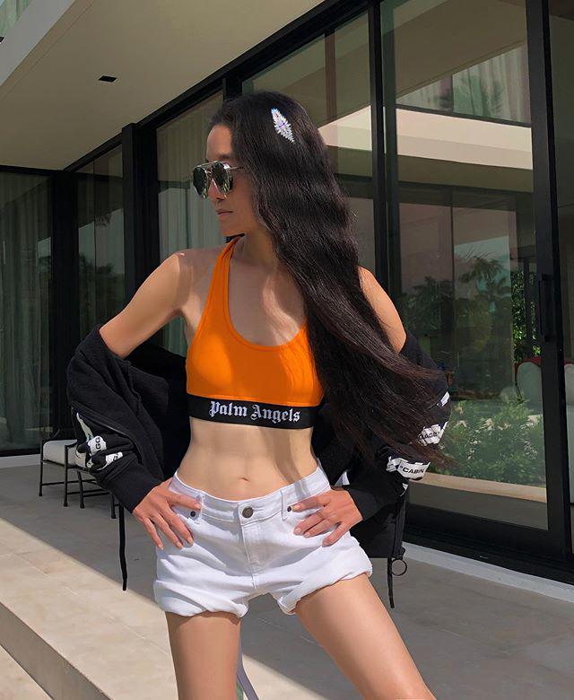 SỐC trước body nuột nà của nữ hoàng váy cưới Vera Wang: 71 tuổi mà ngỡ 17 tuổi-2