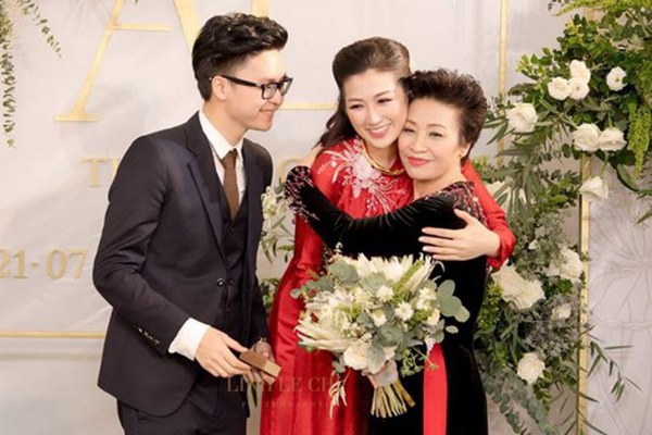 Mối quan hệ của Á hậu Tú Anh với gia đình nhà chồng-2