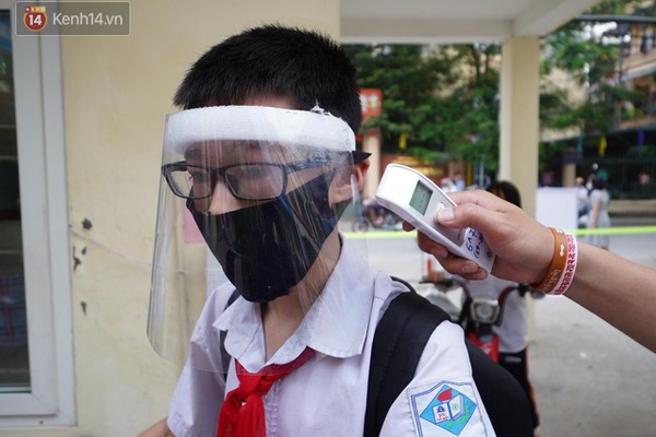 Không mở điều hòa, trường bật quạt hết công suất, học sinh than nóng-21