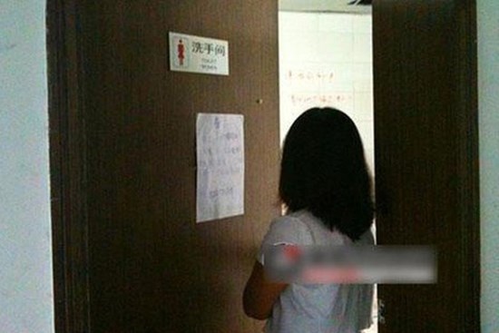 Đêm khuya người mẹ phát hiện trong phòng con gái 11 tuổi có âm thanh nhạy cảm và cách giải quyết đáng khen ngợi