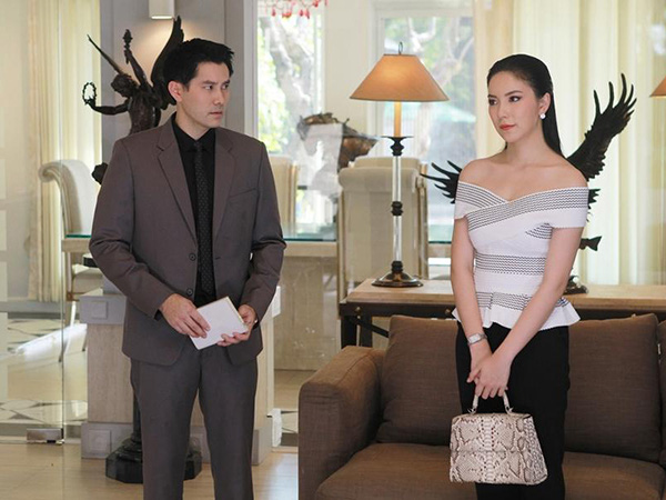 Nửa đêm nghe tiếng lạch cạch ở cửa, tôi nghi ngờ trộm lẻn vào nhà nhưng khi bật đèn lên thì tôi giật mình vì người đứng trước mặt với bộ dạng choáng váng-1