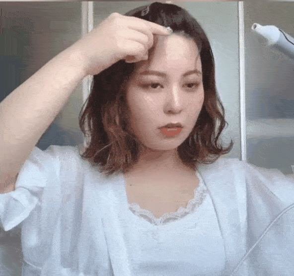 Hè muốn kẹp tóc mái lên cho mát nhưng sợ xấu và lộ hết góc chết, chị em phải học ngay 4 tuyệt chiêu sau-5