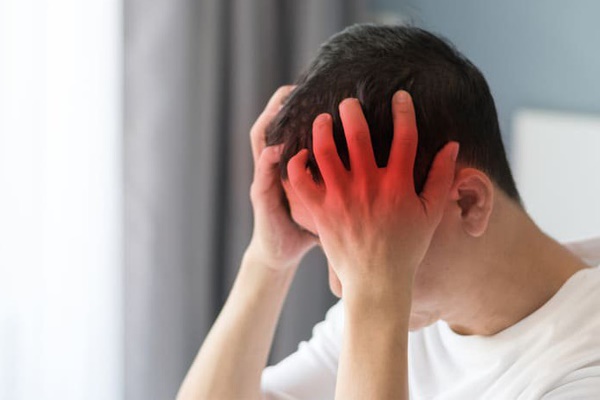 Sau 5 ngày nhốt mình trong phòng, cậu bé 13 tuổi đi đứng không vững, sau khi khám xong bác sĩ kinh ngạc vì căn bệnh mà bé mắc phải-4