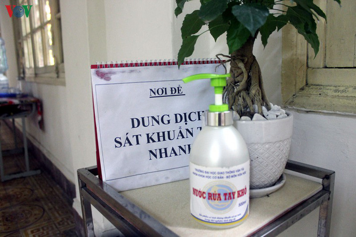 Không mở điều hòa, trường bật quạt hết công suất, học sinh than nóng-3