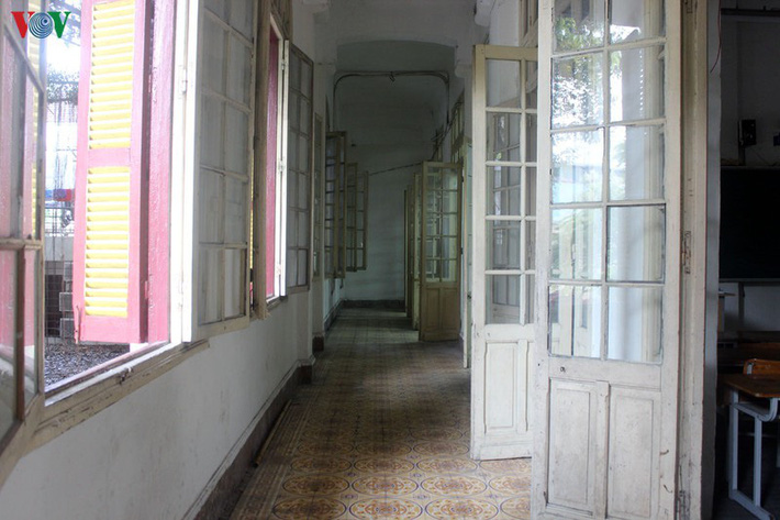 Không mở điều hòa, trường bật quạt hết công suất, học sinh than nóng-8