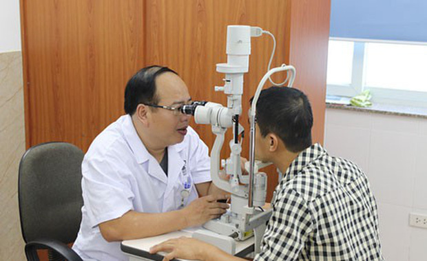 Học sinh đeo tấm chắn giọt bắn: Bỏ ngay nếu không muốn con hỏng mắt!-2