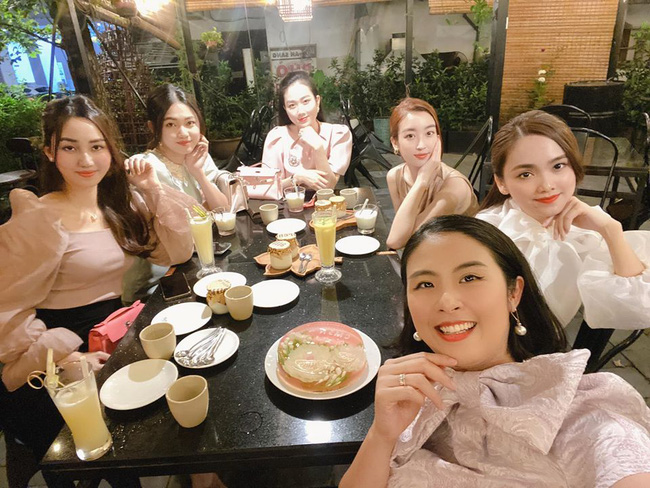 Hội Hoa hậu đình đám tụ họp nhưng Ngọc Hân lại được chú ý nhất vì gương mặt bầu bĩnh trước đám cưới-1