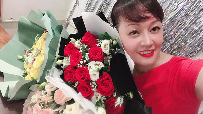 Chị gái ruột từng lọt Top 10 Hoa hậu Việt Nam của danh hài Vân Dung giờ ra sao?-4