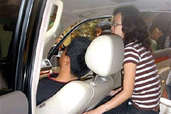 Trộm 4 con gà rồi lần mò lên giường hiếp luôn chủ nhà, tên trộm nhận cái kết nhớ đời-2