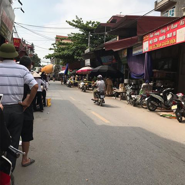 Vợ đang bán hàng ở chợ bất ngờ bị chồng đâm sau lưng thiệt mạng-1