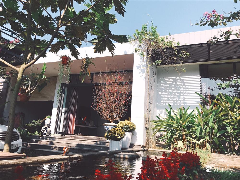 Chàng sinh viên kiến trúc tự thiết kế sân vườn rộng 200m² với cây xanh và ao cá cho gia đình 4 thế hệ ở ngoại ô Đà Nẵng-2