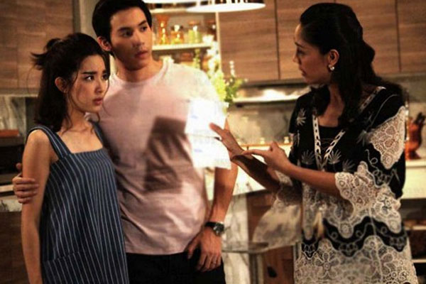 Vợ cũ tổ chức tiệc mừng tái hợp, tôi tái mặt khi giữa hôn trường phát ra âm thanh lạ-3