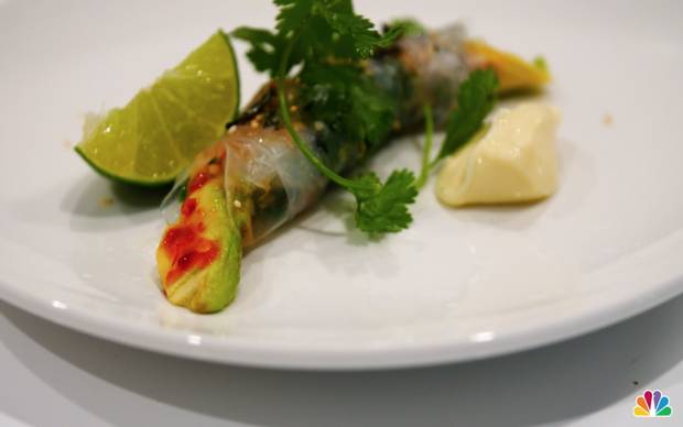 Tranh cãi nảy lửa xoay quanh clip hướng dẫn làm gỏi cuốn của trang NBC: Rõ ràng là một sự xúc phạm với bánh tráng!-3