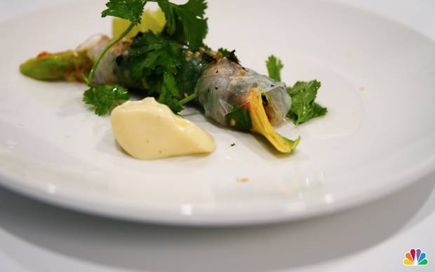 Tranh cãi nảy lửa xoay quanh clip hướng dẫn làm gỏi cuốn của trang NBC: Rõ ràng là một sự xúc phạm với bánh tráng!-4