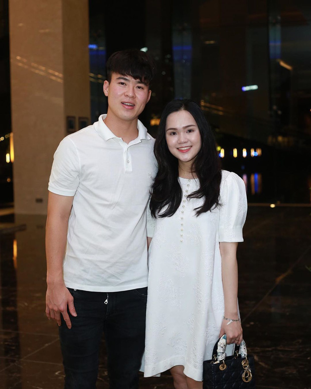 Khoe ảnh hạnh phúc bên nhau, Duy Mạnh tiện chỉ luôn nét phu thê trời sinh với bà xã Quỳnh Anh: Đẹp đôi thế này ai chịu nổi?-3