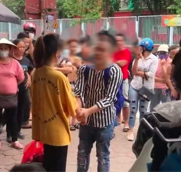 Chuyện ngược đời: Phát hiện bạn gái cắm sừng mình, những anh chàng luỵ tình này vừa quỳ ôm chân người yêu vừa khóc lóc van xin-3