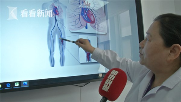 Sau 5 ngày nhốt mình trong phòng, cậu bé 13 tuổi đi đứng không vững, sau khi khám xong bác sĩ kinh ngạc vì căn bệnh mà bé mắc phải-3